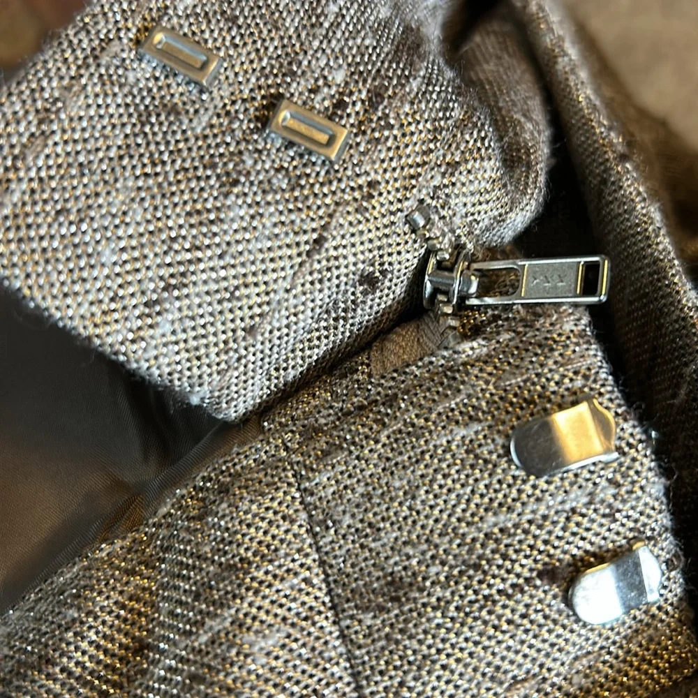 Tory Burch Size 6 silk blend belted skirt. Variegated tan with gold thread. - Picture 12 of 13